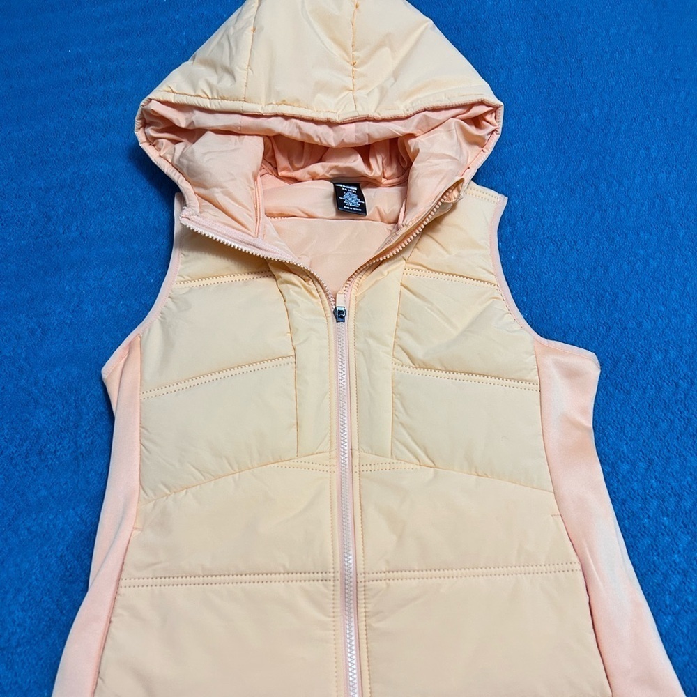 Avis Women’s Orange Puffer Vest with a Hood

Size XS